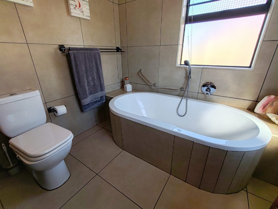 2 Bedroom Property for Sale in Waterberry Estate North West